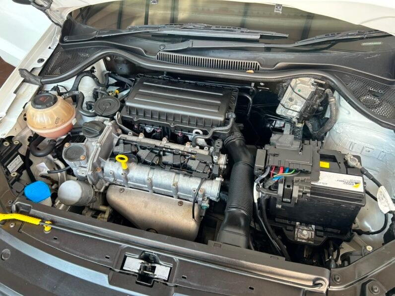 VOLKSWAGEN POLO VIVO 1.6 HIGHLINE