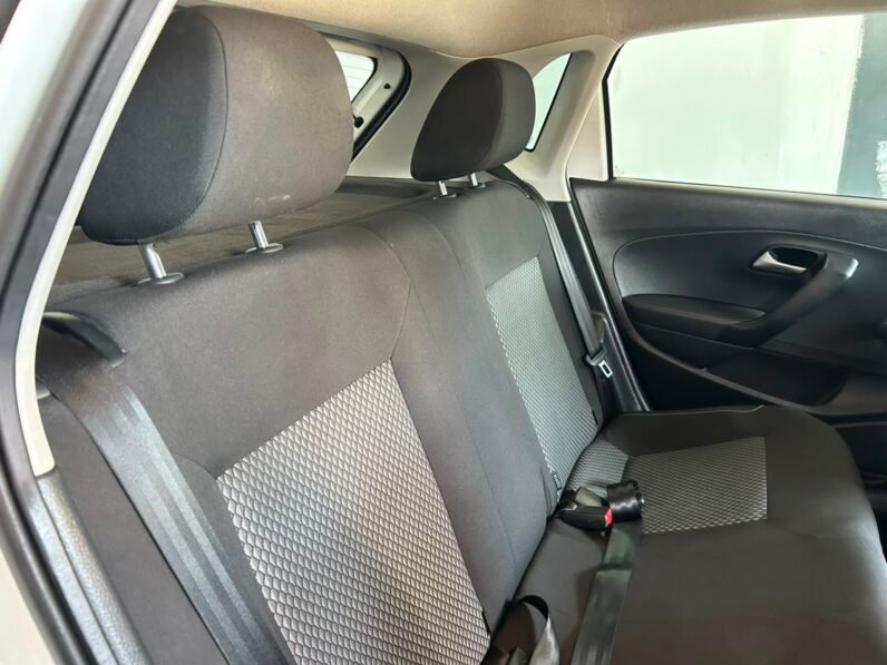 VOLKSWAGEN POLO VIVO 1.6 HIGHLINE