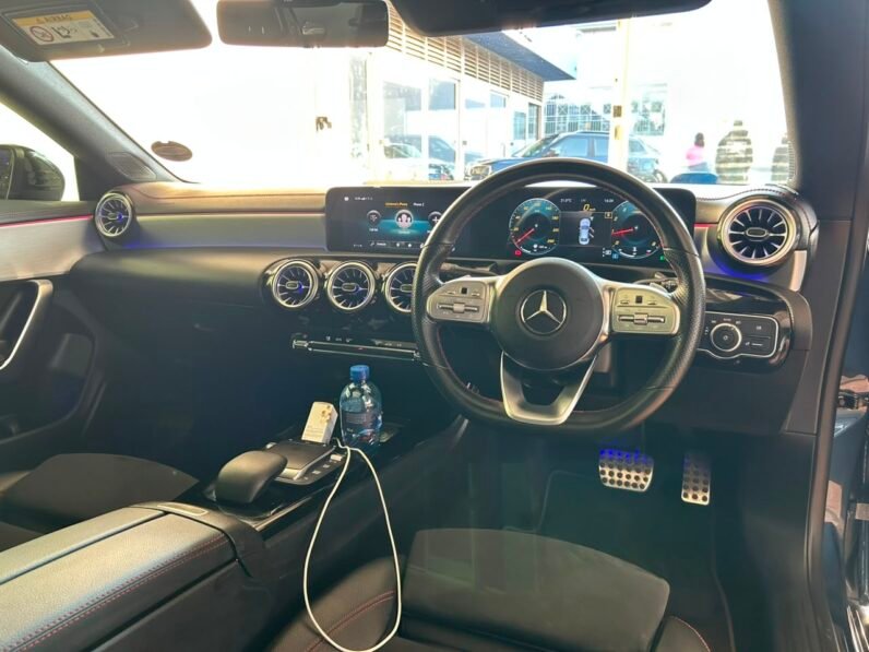 MERCEDES BENZ CLA 200