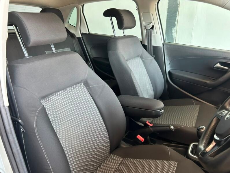 VOLKSWAGEN POLO VIVO 1.6 HIGHLINE
