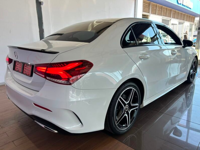 MERCEDES BENZ A200 SEDAN