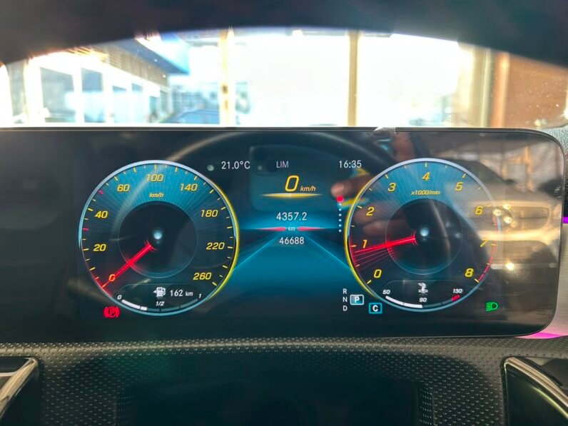 MERCEDES BENZ CLA 200