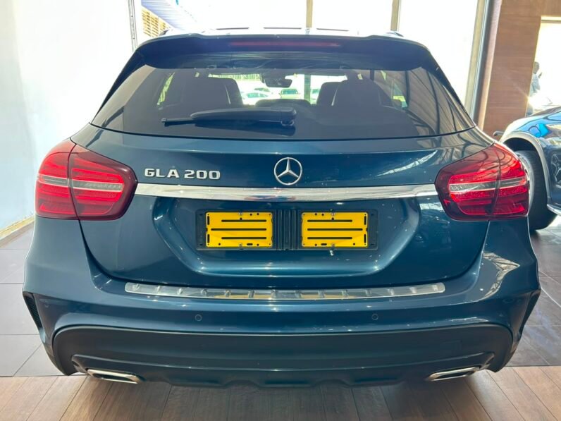 MERCEDES BENZ GLA 200
