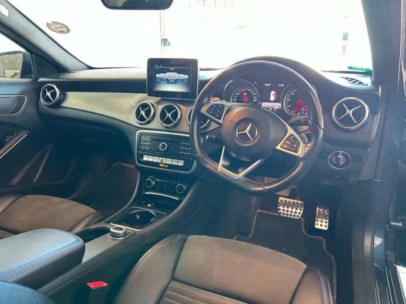 MERCEDES BENZ GLA 200