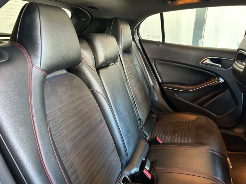 MERCEDES BENZ GLA 200
