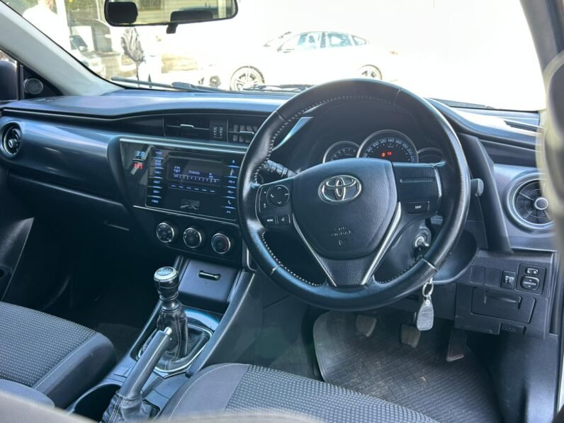 TOYOTA AURIS