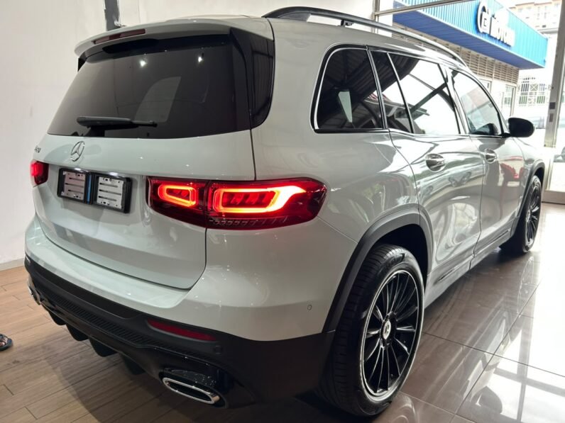 MERCEDES BENZ GLB 250 AMG LINE