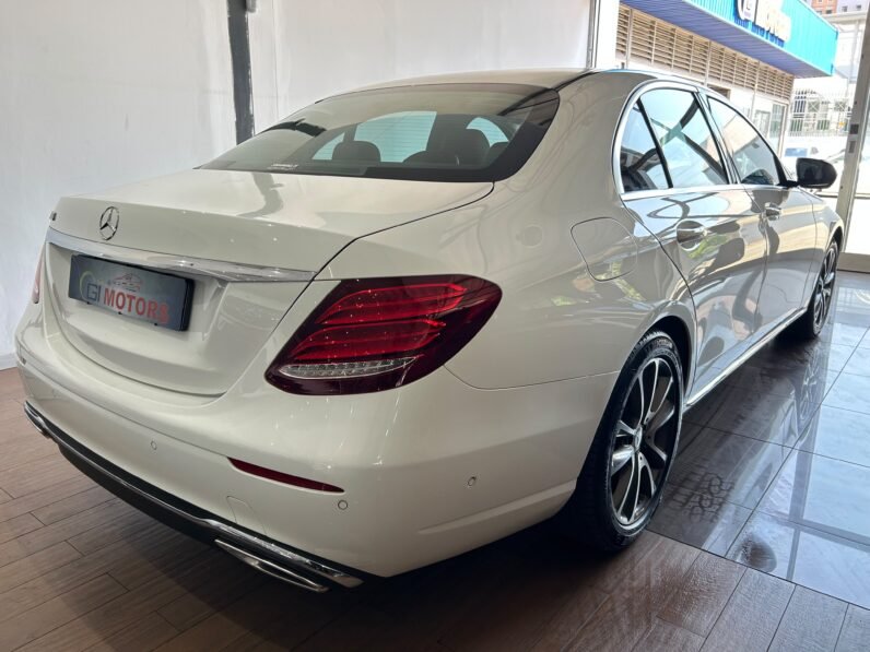 MERCEDES BENZ E200
