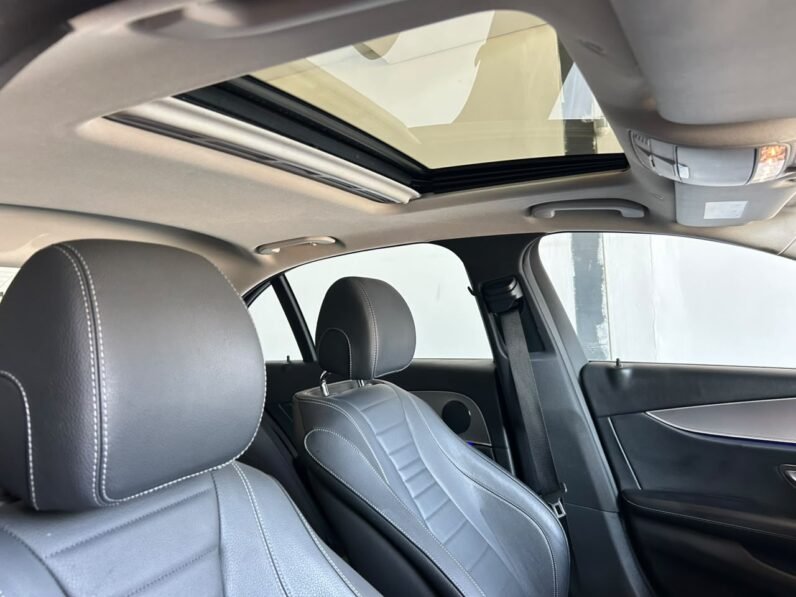 MERCEDES BENZ E200