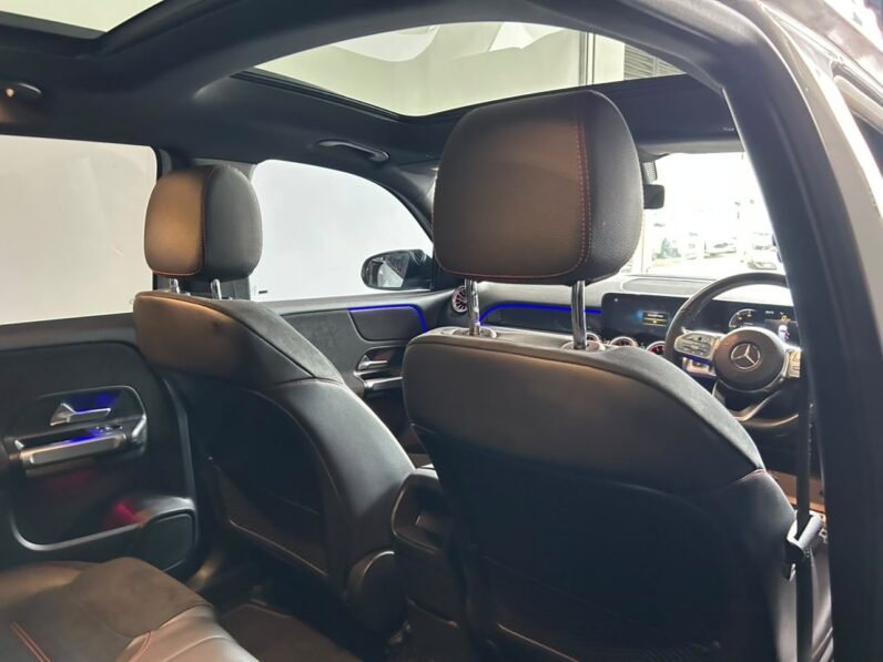 MERCEDES BENZ GLB 250 AMG LINE