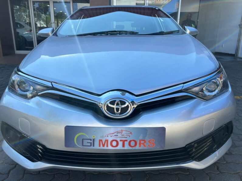 TOYOTA AURIS