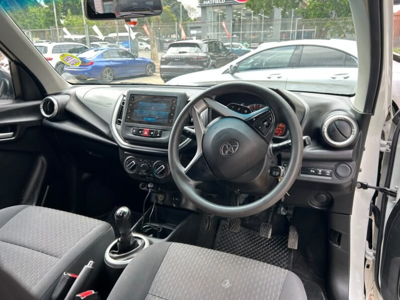 TOYOTA VITZ 1.0 XR