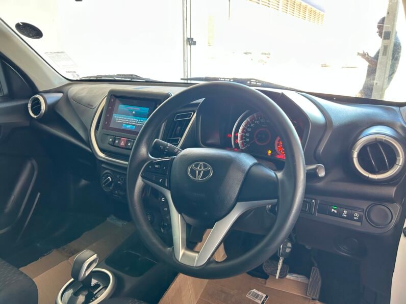 TOYOTA VITZ 1.0 XR