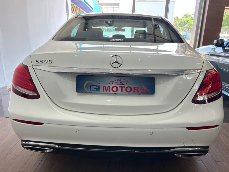 MERCEDES BENZ E200