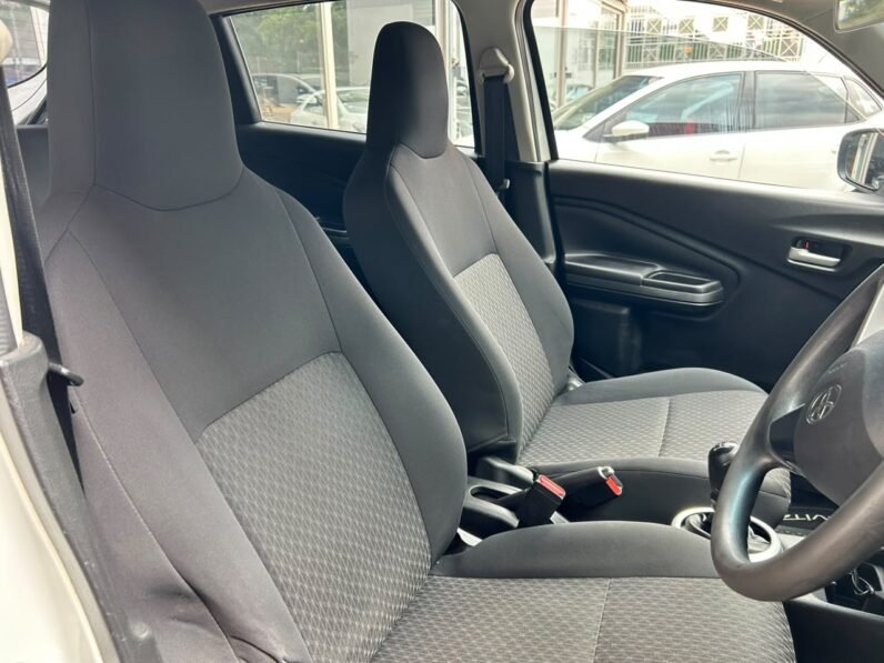 TOYOTA VITZ 1.0 XR