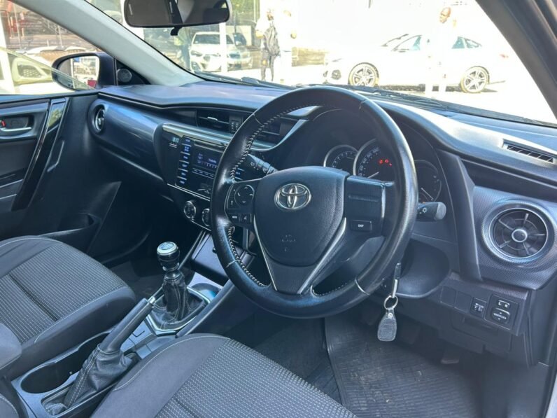 TOYOTA AURIS