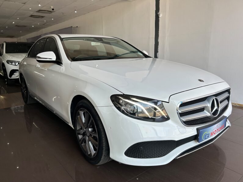 MERCEDES BENZ E200