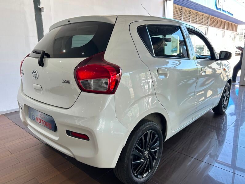 TOYOTA VITZ 1.0 XR