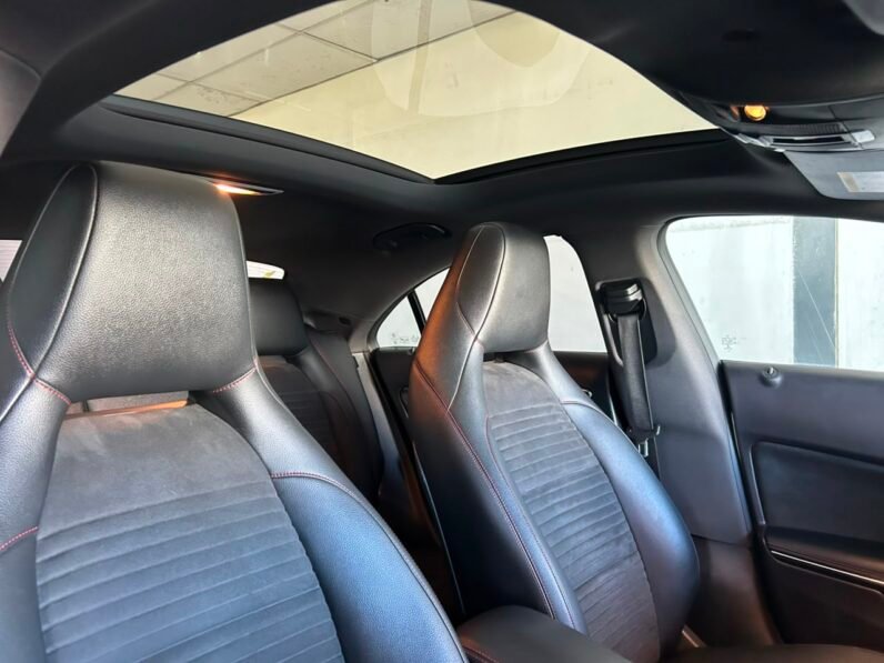 Mercedes-Benz CLA 200 Auto