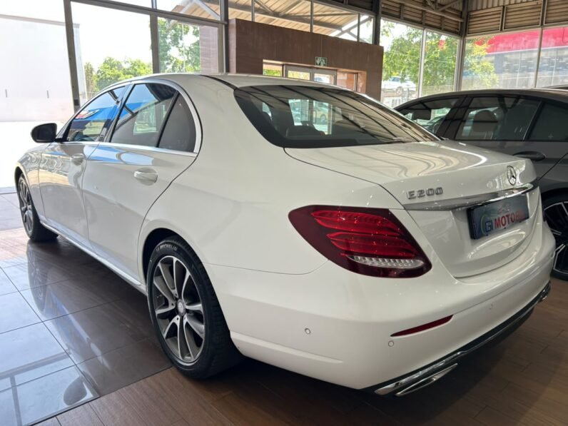 MERCEDES BENZ E200