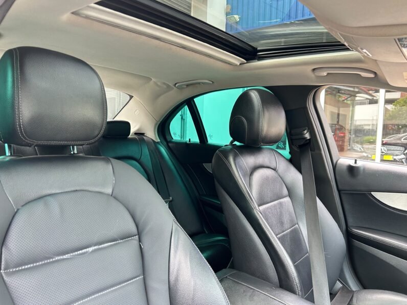 2015 Mercedes-Benz C-Class C 220 Bluetec Avantgarde Auto