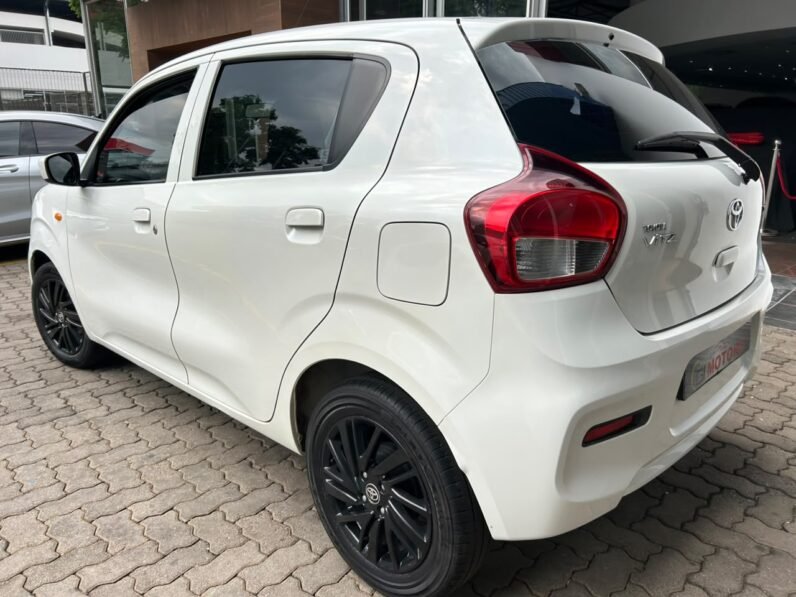 TOYOTA VITZ 1.0 XR