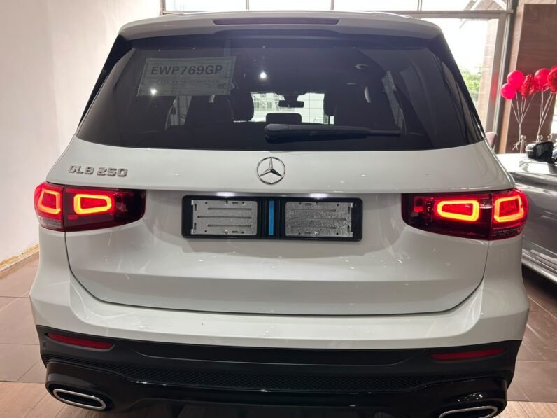 MERCEDES BENZ GLB 250 AMG LINE