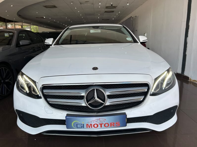MERCEDES BENZ E200
