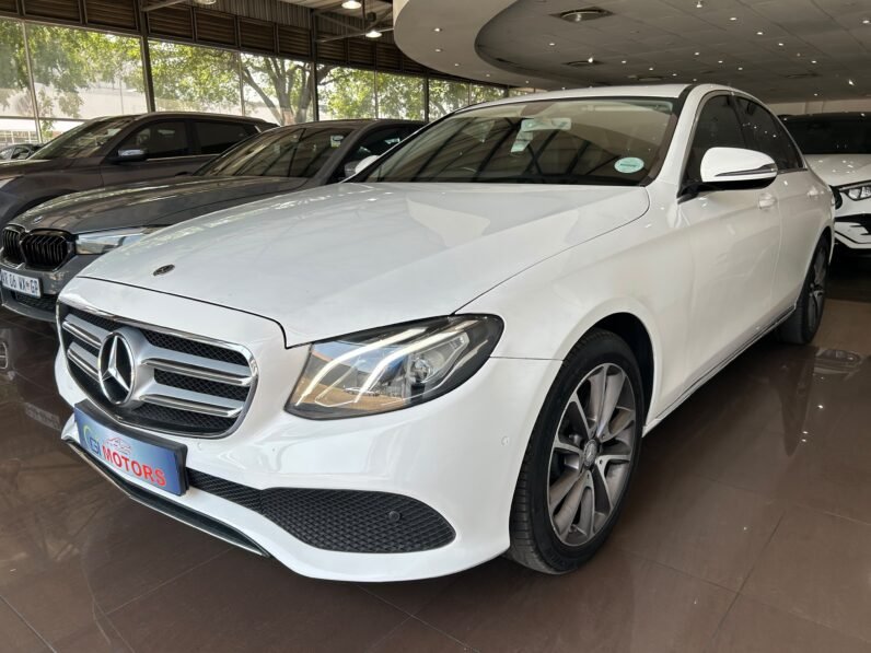 MERCEDES BENZ E200