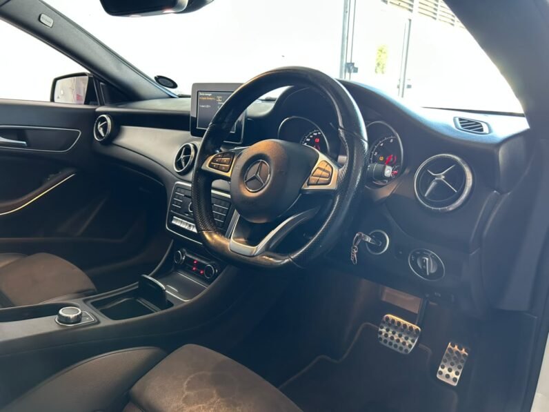 MERCEDES BENZ CLA 200 AMG