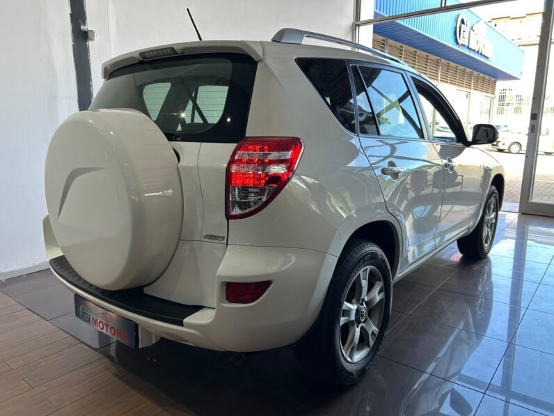 TOYOTA RAV4 2.0