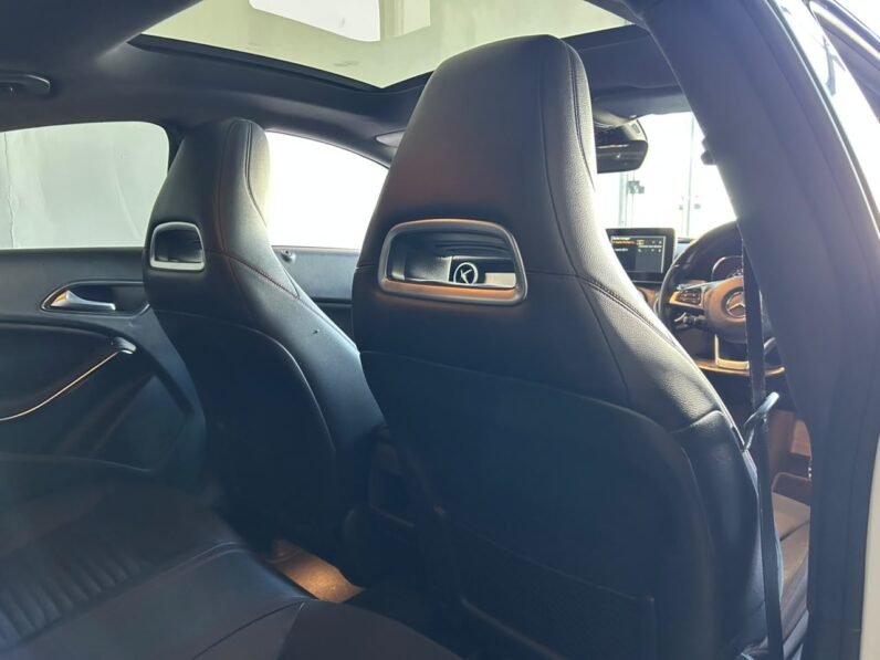 MERCEDES BENZ CLA 200 AMG