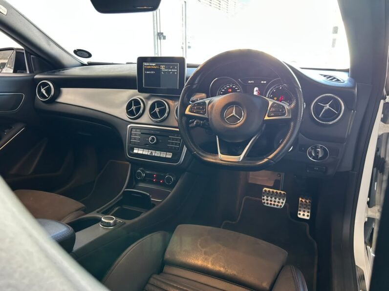 MERCEDES BENZ CLA 200 AMG