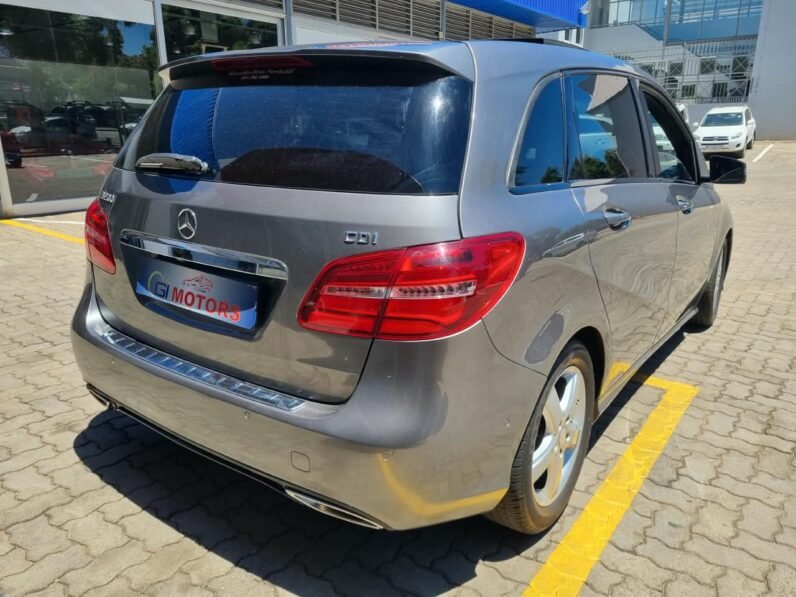 MERCEDES BENZ B200