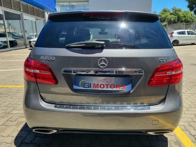 MERCEDES BENZ B200