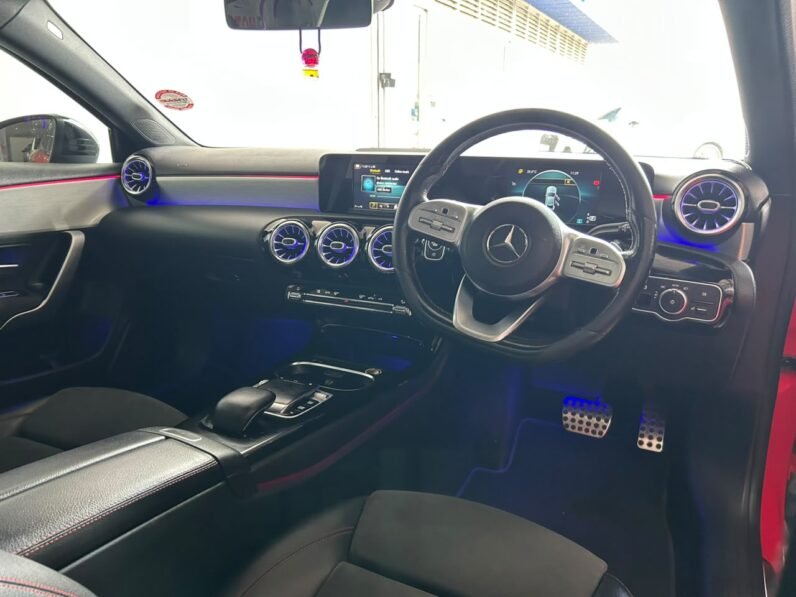 MERCEDES BENZ A200 SEDAN AMG