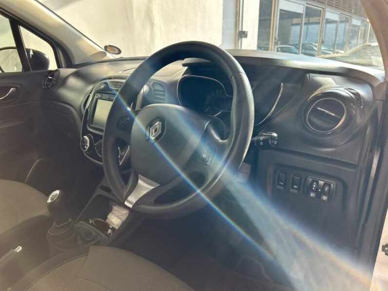 Renault Captur 900T Expression (66kW)