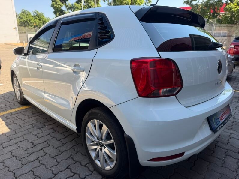 VOLKSWAGEN POLO VIVO