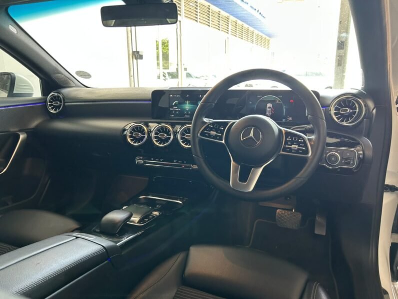 MERCEDES BENZ A200