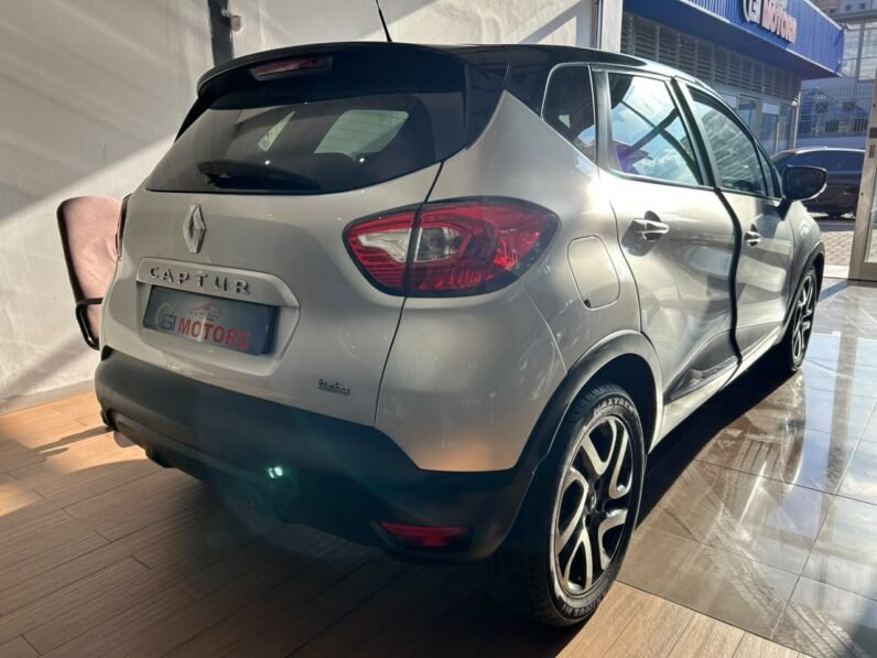 Renault Captur 900T Expression (66kW)