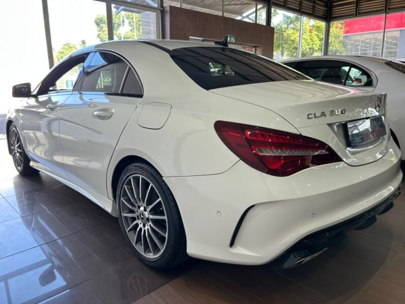 MERCEDES BENZ CLA 200 AMG