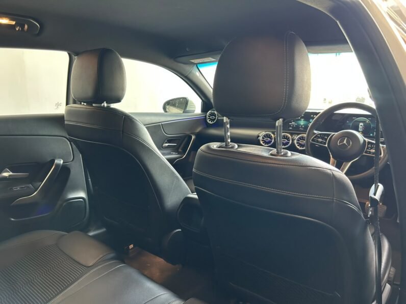 MERCEDES BENZ A200