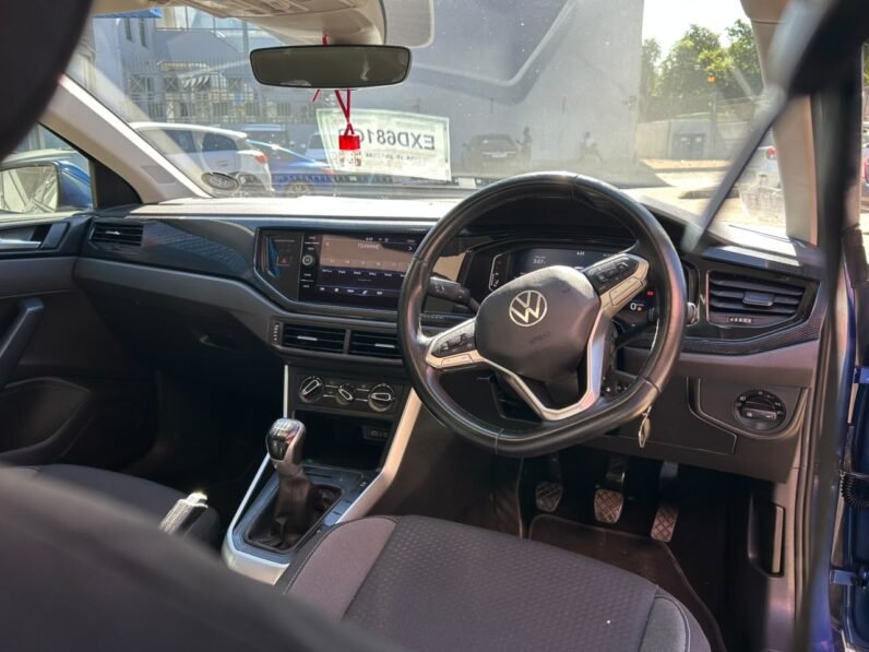 VOLKSWAGEN 1.0 LIFE