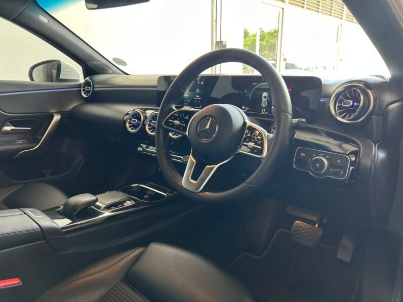 MERCEDES BENZ A200