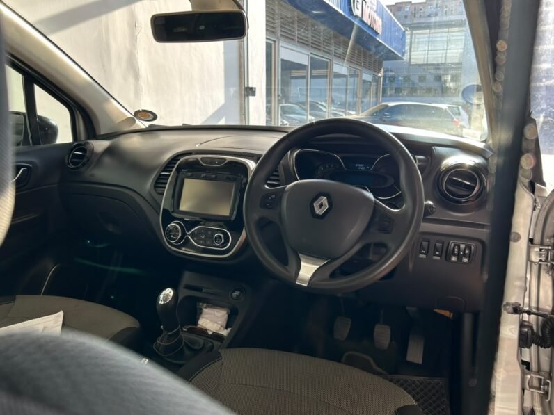 Renault Captur 900T Expression (66kW)